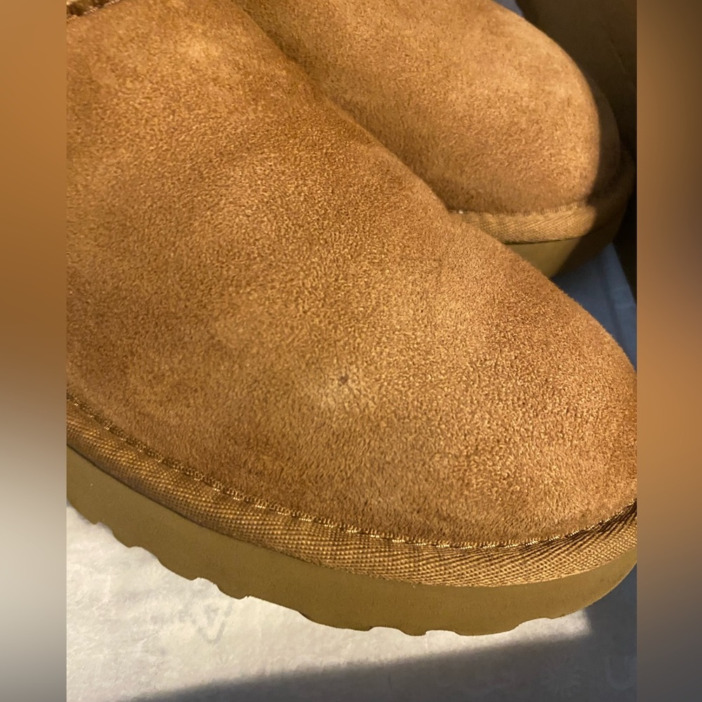 UGG - Picture 4 of 5